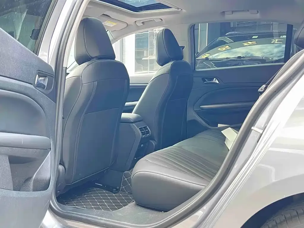 Peugeot 408 2025 из CN, фото 3