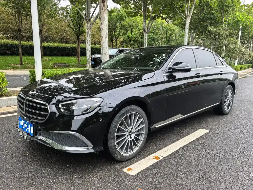 Mercedes-Benz E-Class — фото 1