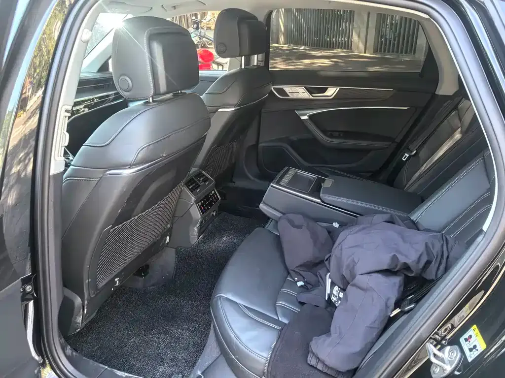 Audi A6L 2024 из CN, фото 6