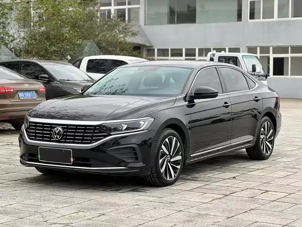 Volkswagen Passat — фото 1