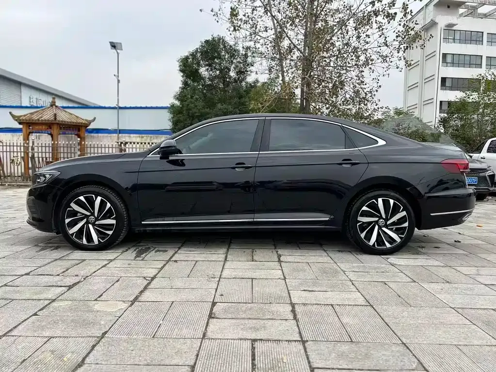 Volkswagen Passat — фото 4