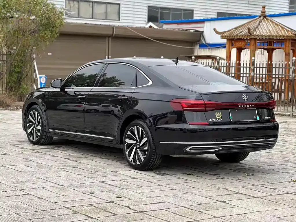 Volkswagen Passat — фото 8