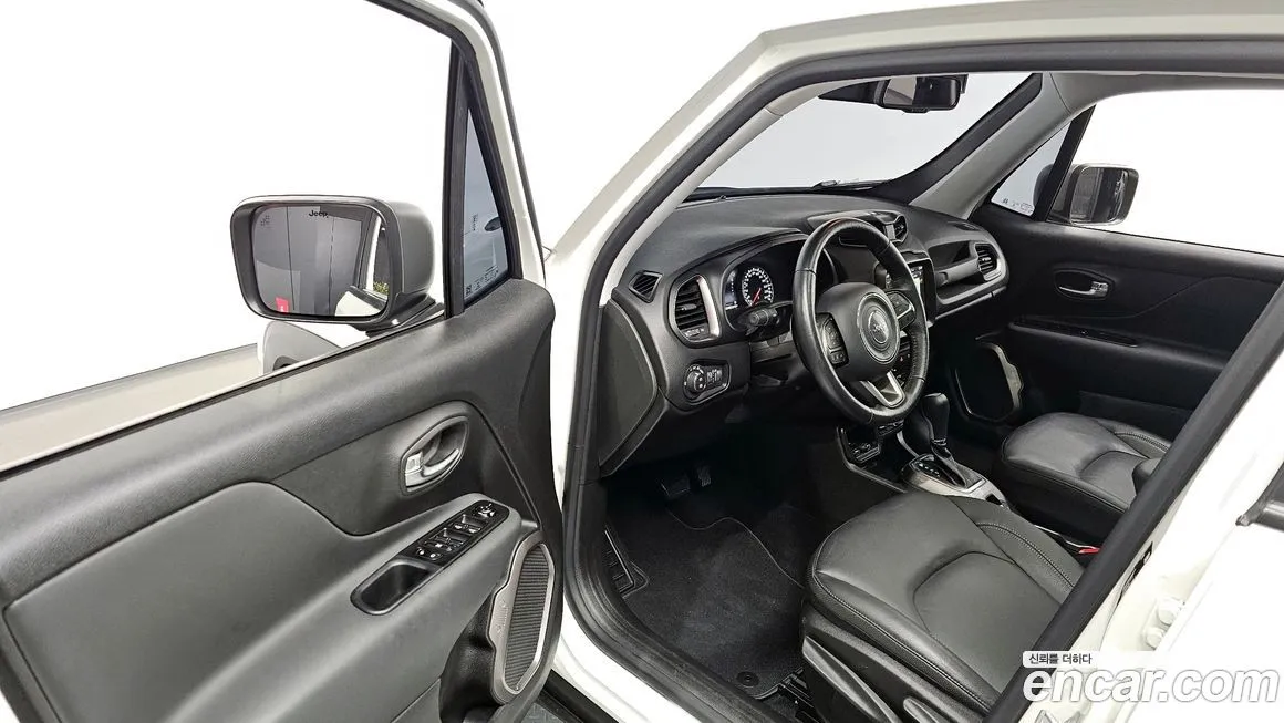 Jeep Renegade — фото 10