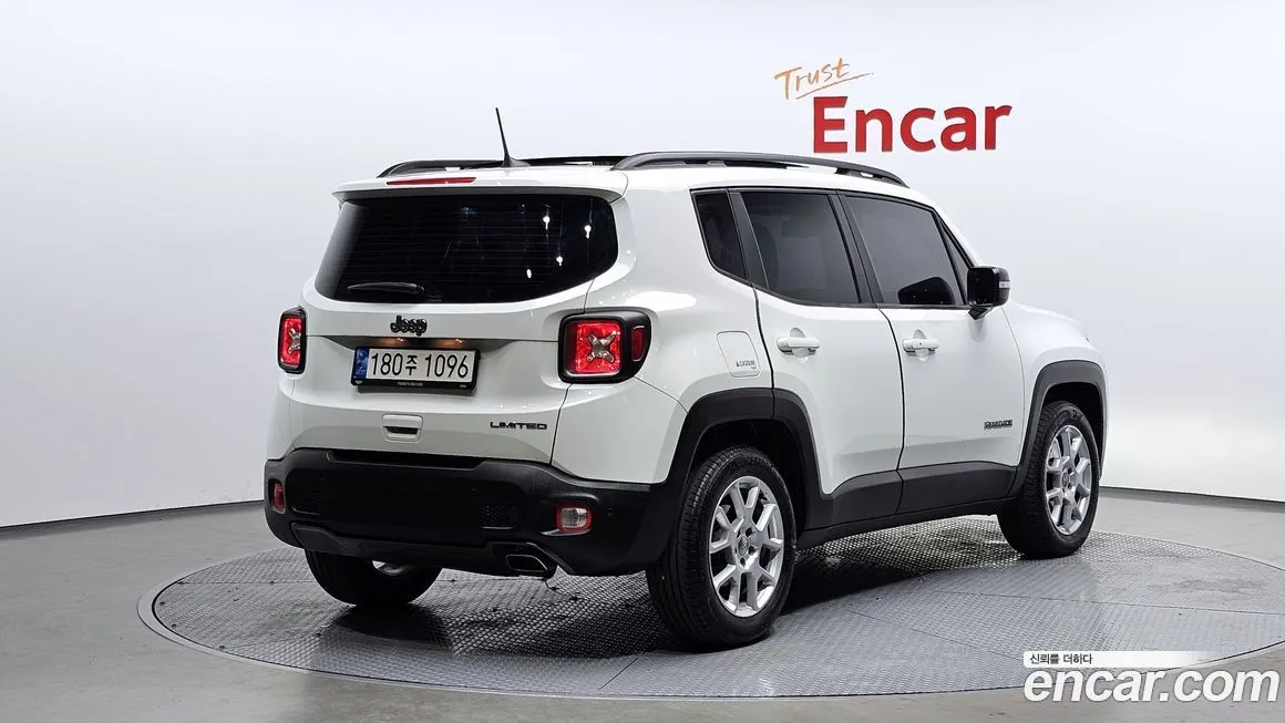Jeep Renegade — фото 2