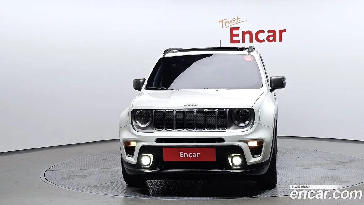 Jeep Renegade — фото 3