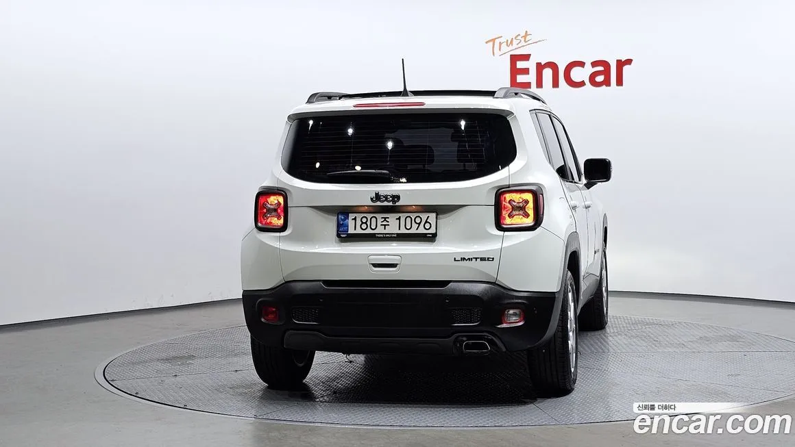 Jeep Renegade — фото 4