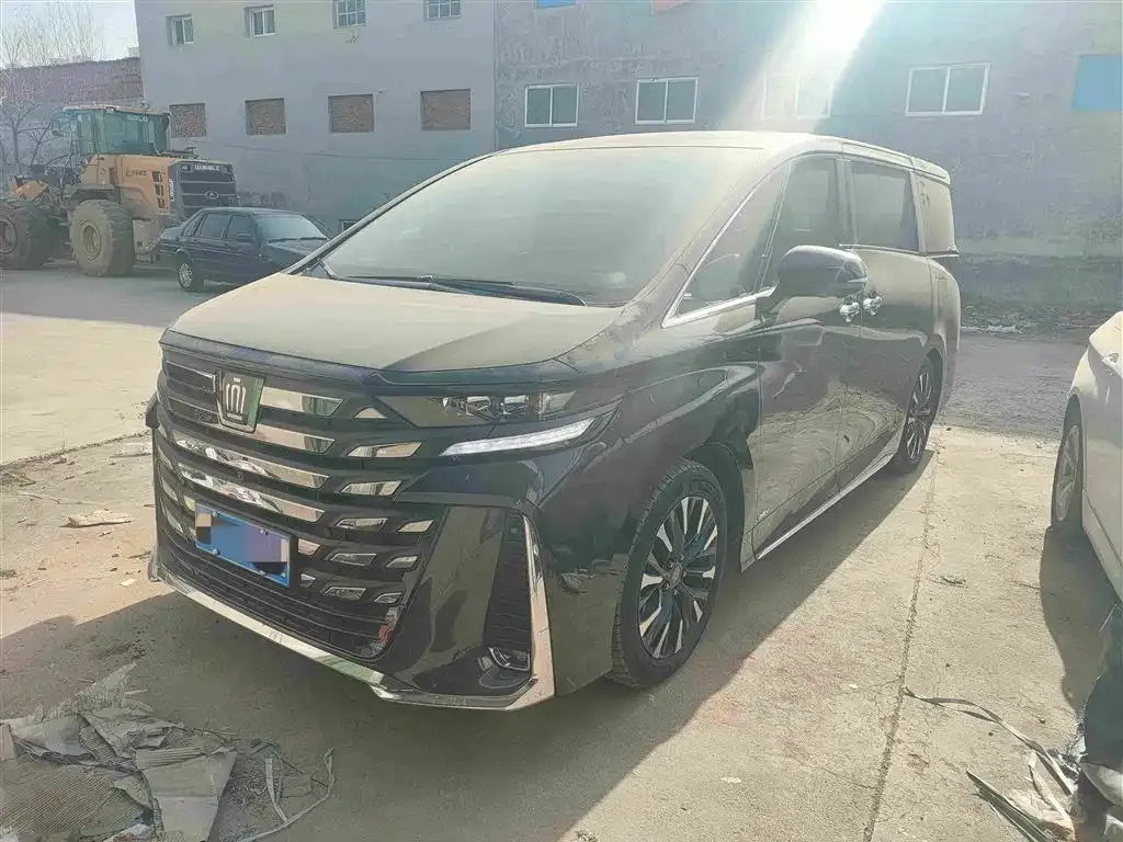 Toyota Vellfire — фото 1