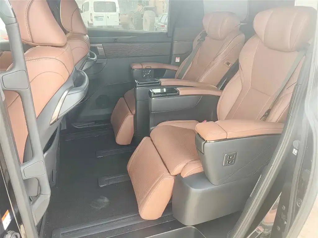 Toyota Vellfire — фото 9