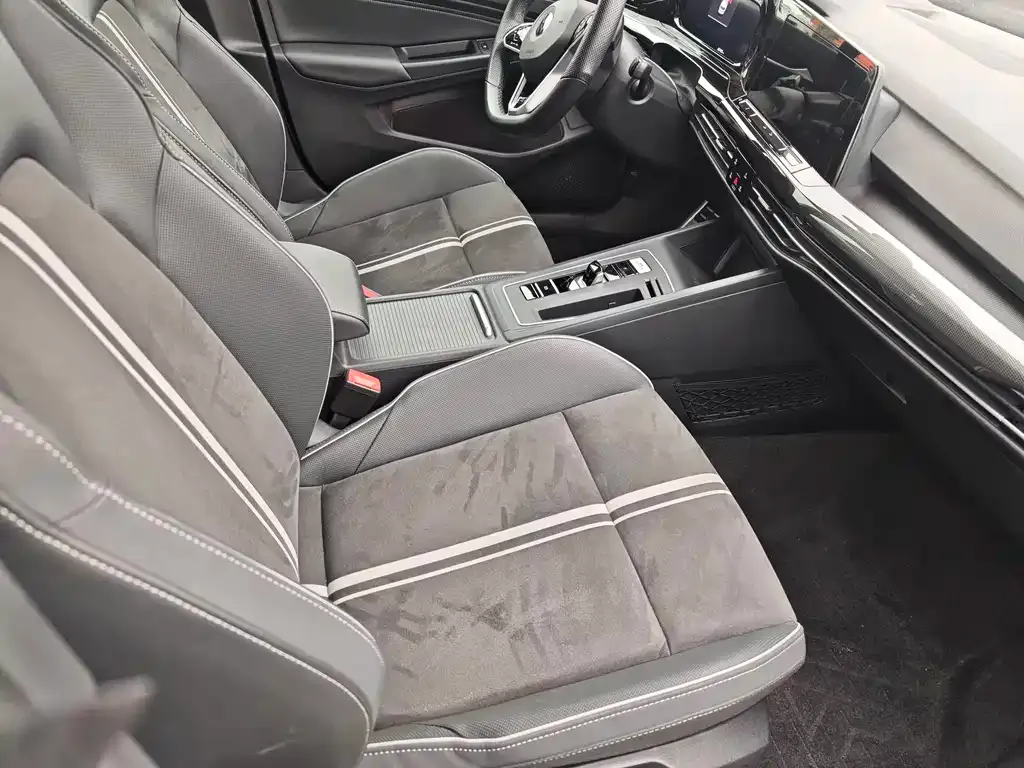 Volkswagen Golf 2023 из CN, фото 10