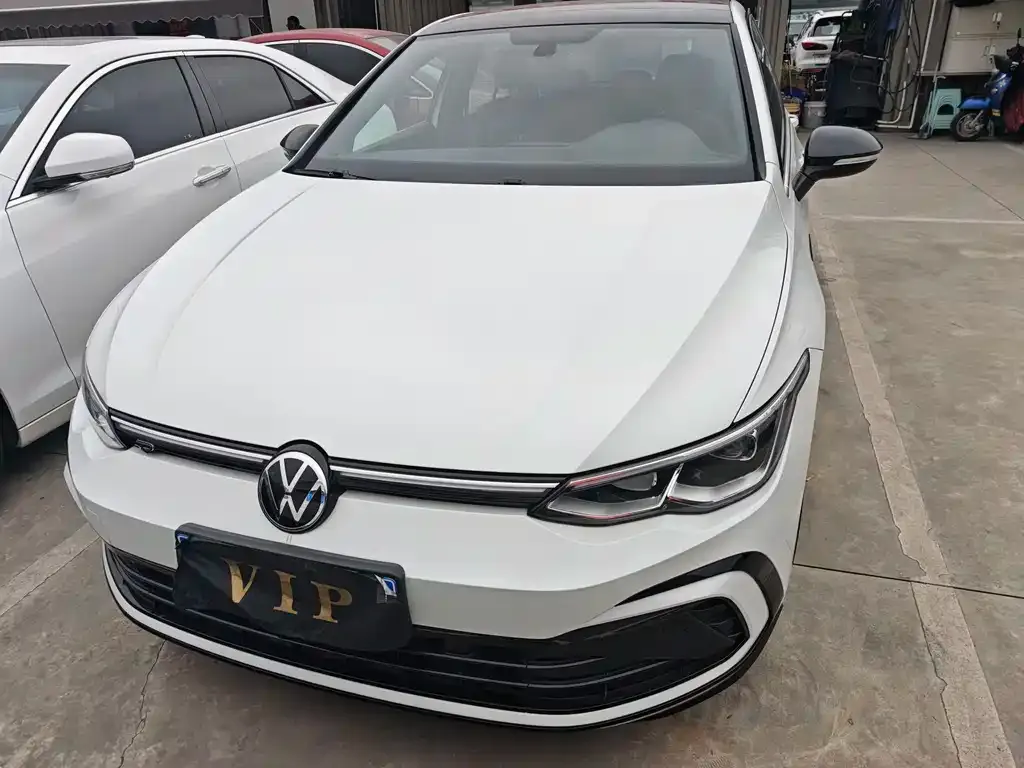 Volkswagen Golf 2023 из CN, фото 2