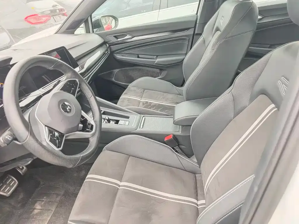 Volkswagen Golf 2023 из CN, фото 6
