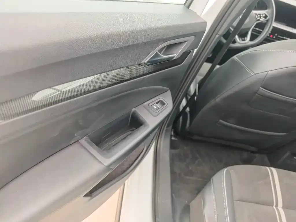 Volkswagen Golf 2023 из CN, фото 7