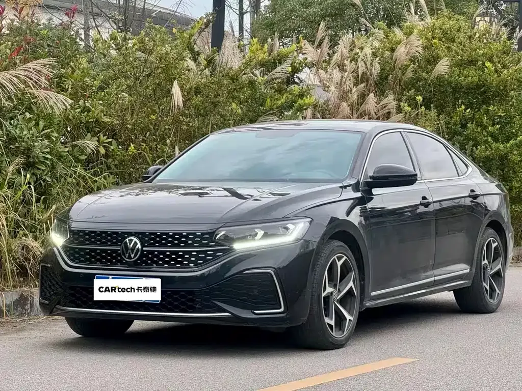 Volkswagen Passat — фото 1