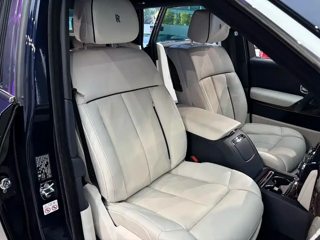 Rolls-Royce Phantom 2021 из CN, фото 7