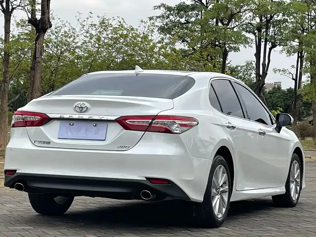 Toyota Camry — фото 10