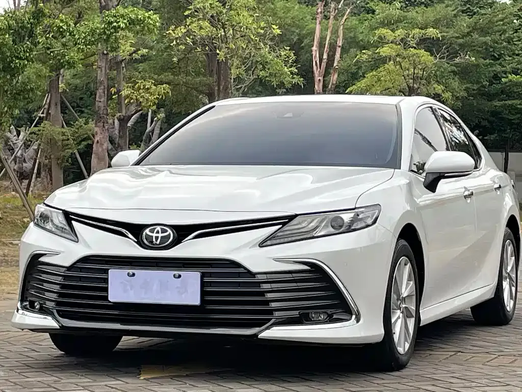 Toyota Camry — фото 2