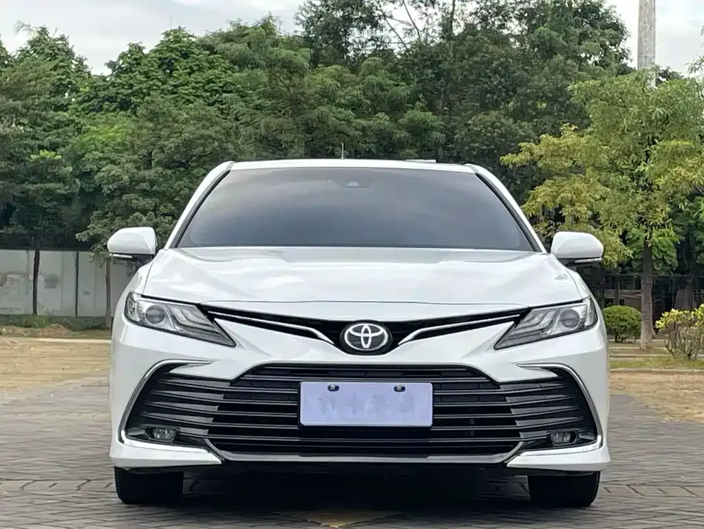 Toyota Camry — фото 3