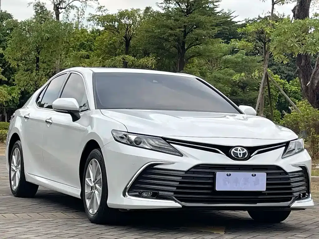 Toyota Camry — фото 4