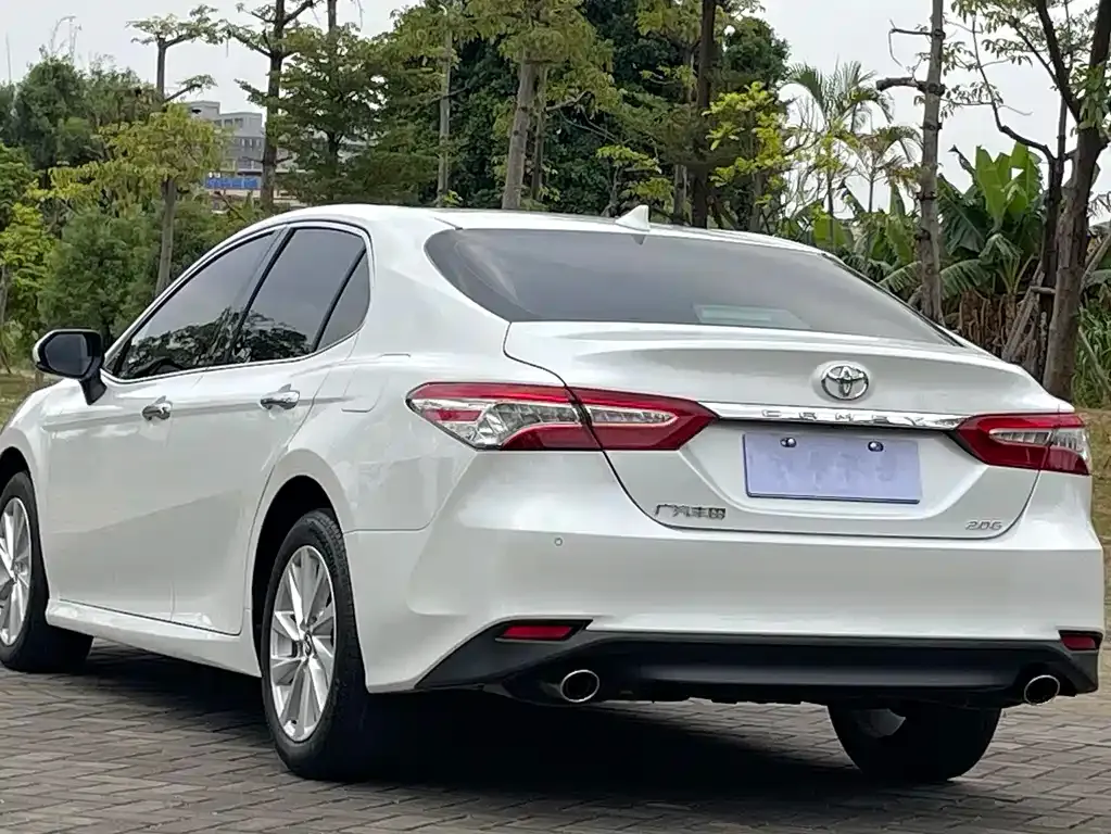 Toyota Camry — фото 8