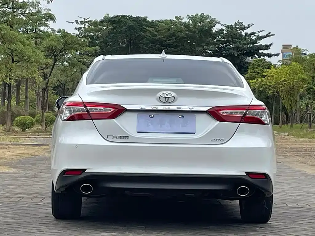 Toyota Camry — фото 9