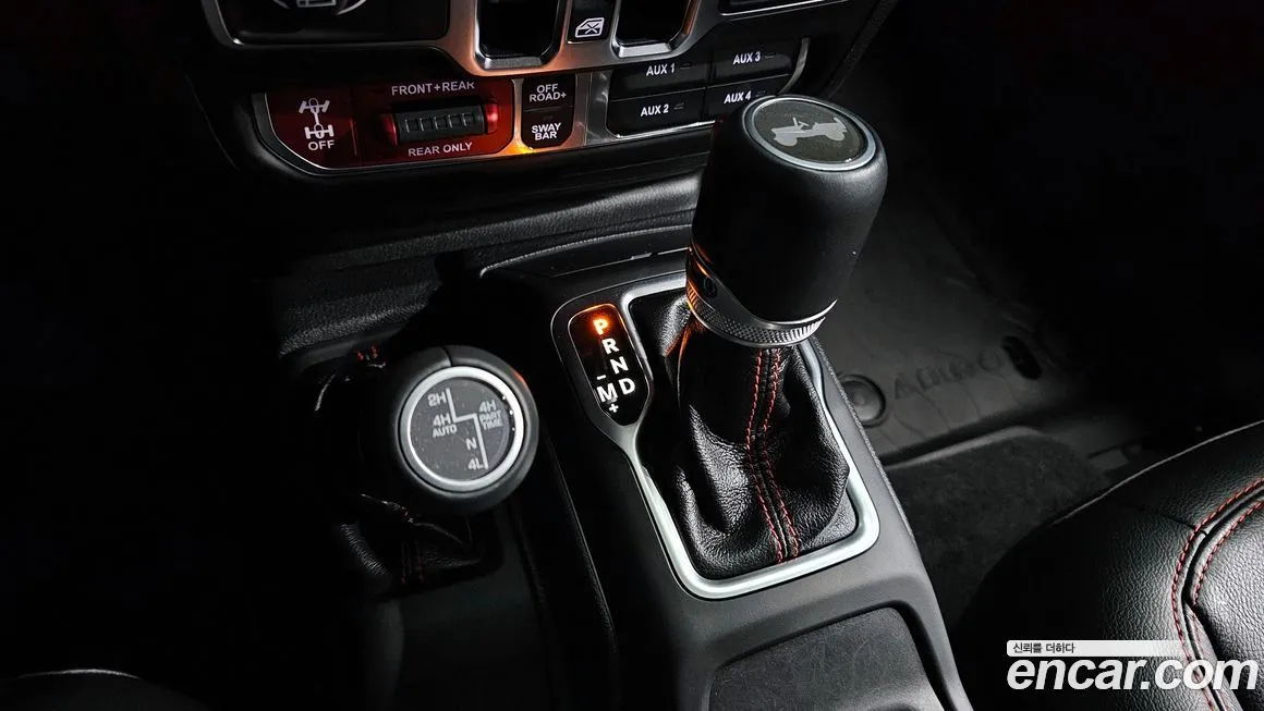 Jeep Wrangler — фото 9