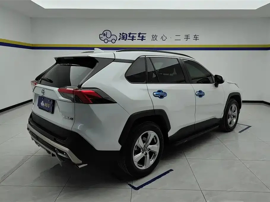 Toyota RAV4 2023 из CN, фото 3