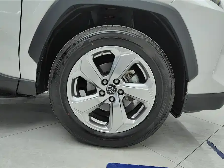 Toyota RAV4 2023 из CN, фото 6