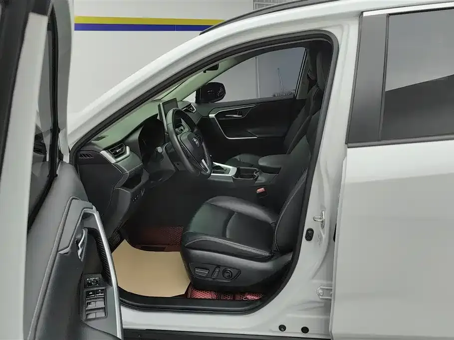 Toyota RAV4 2023 из CN, фото 9