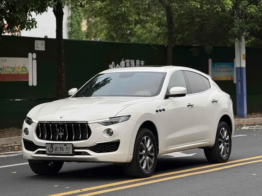 Maserati Levante — фото 1