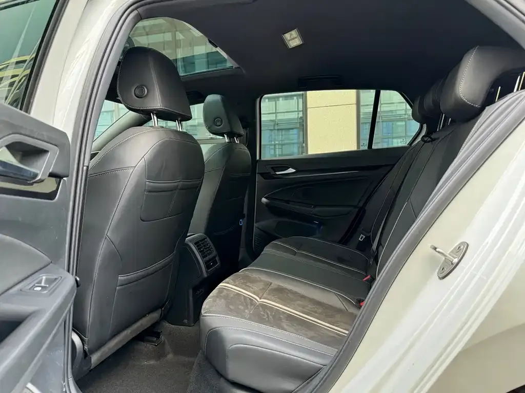 Volkswagen Golf 2022 из CN, фото 9