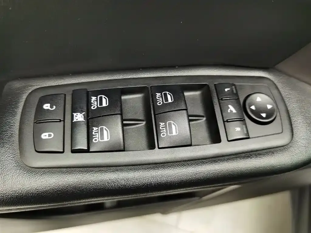 Jeep Grand Commander 2022 из CN, фото 9