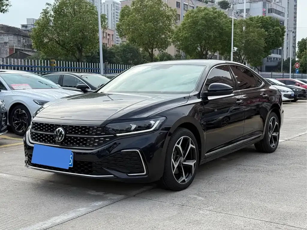Volkswagen Passat — фото 1