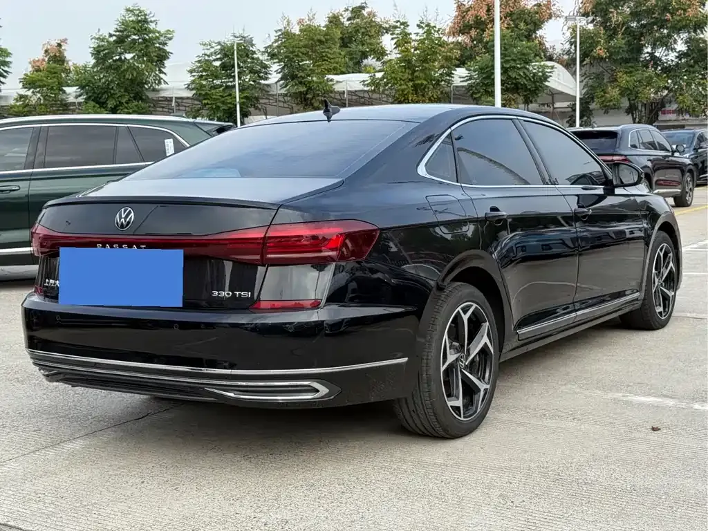 Volkswagen Passat — фото 7