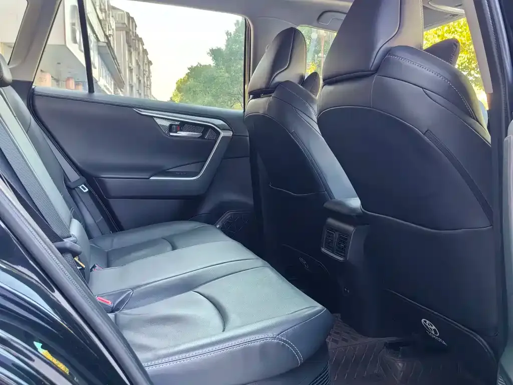 Toyota Wildlander 2024 из CN, фото 7