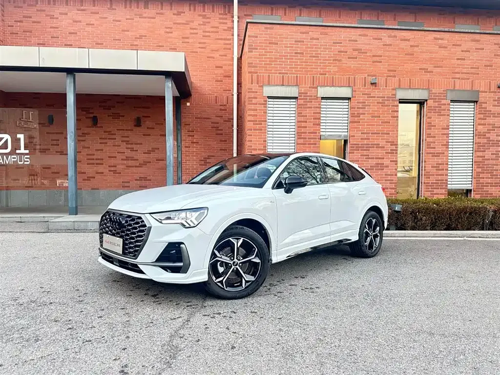 Audi Q5L Sportback — фото 1