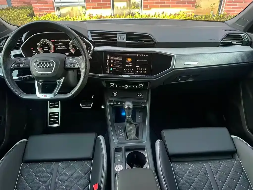 Audi Q5L Sportback — фото 9