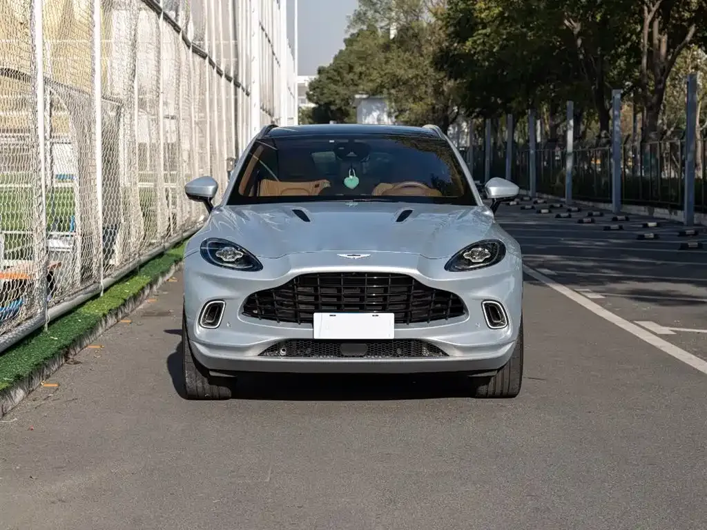Aston Martin DBX — фото 2