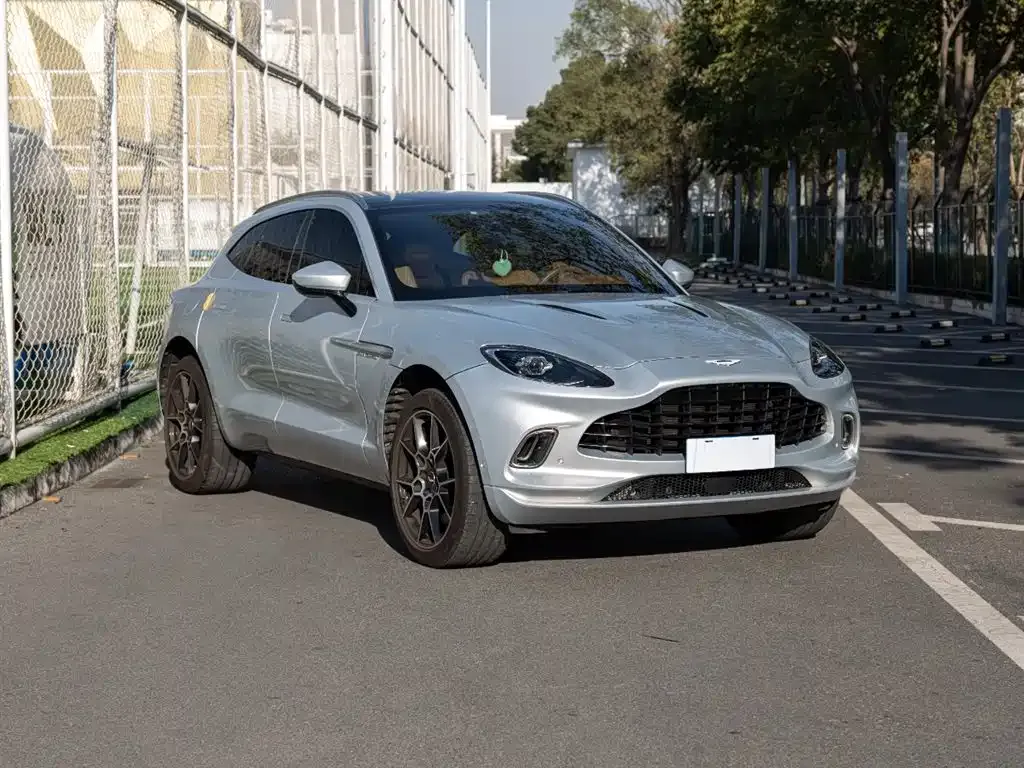 Aston Martin DBX — фото 3