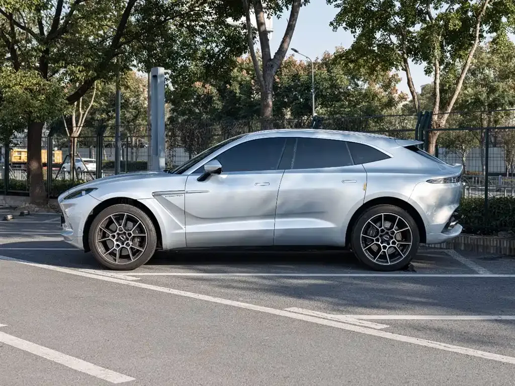 Aston Martin DBX — фото 7