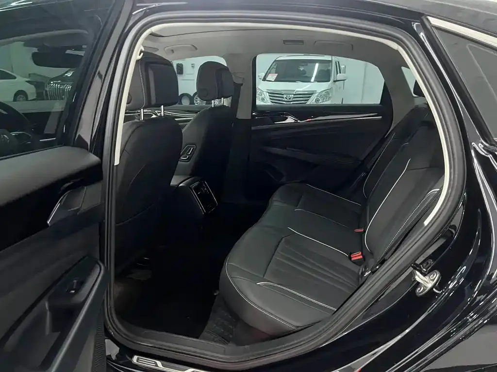Volkswagen Passat 2024 из CN, фото 9