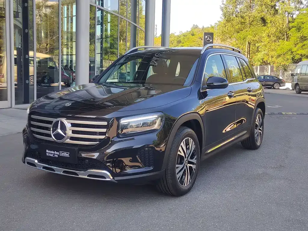 Mercedes-Benz GLB — фото 1