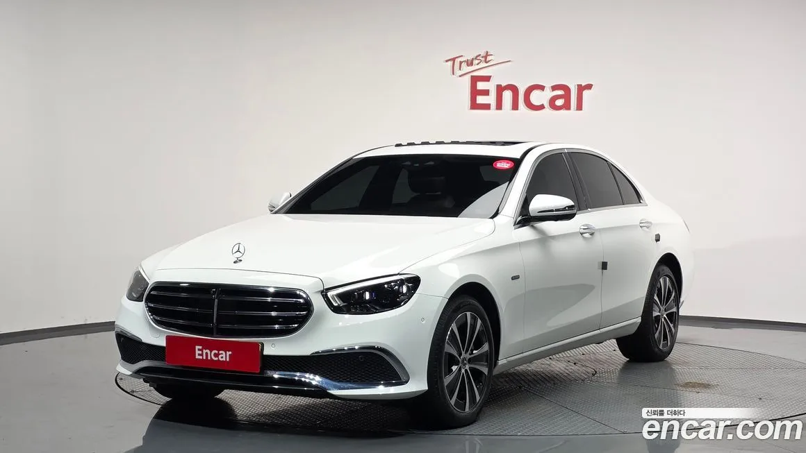 Mercedes-Benz E-Class — фото 1