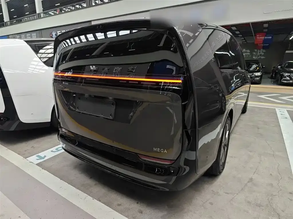 Li Auto MEGA — фото 7