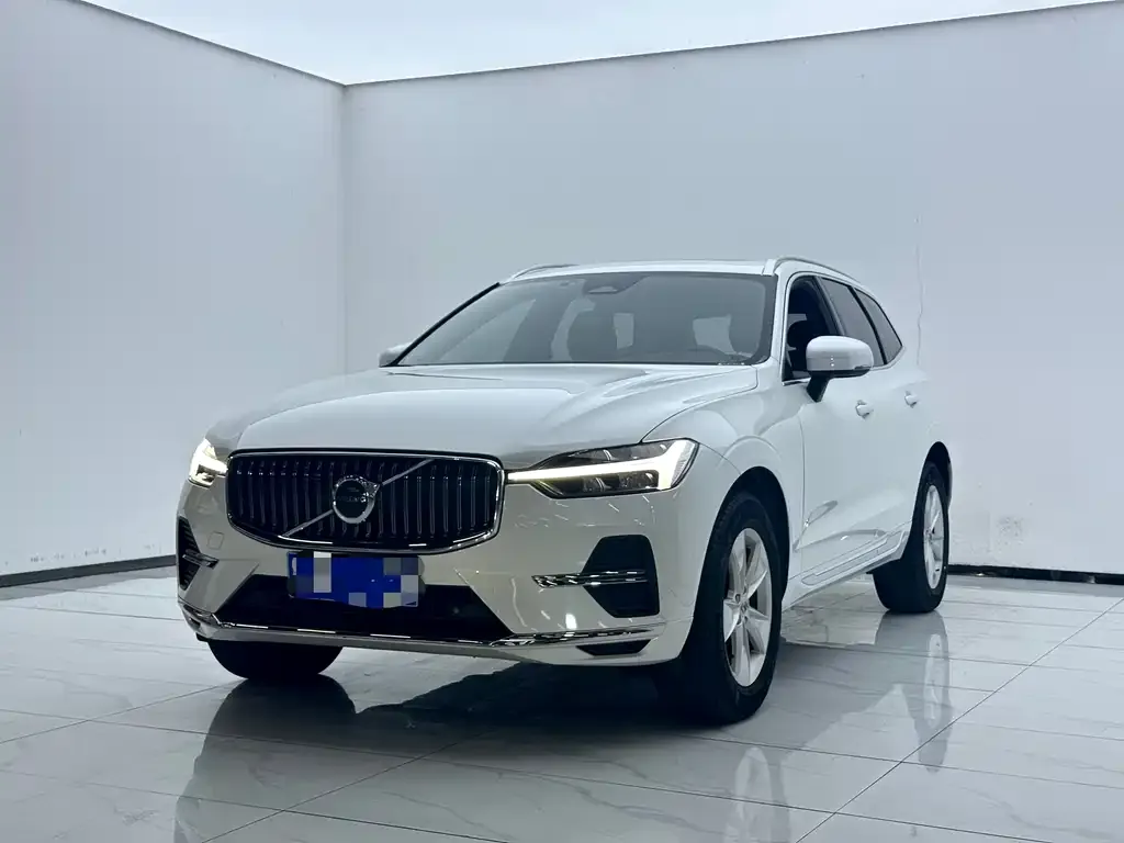 Volvo XC60 — фото 1