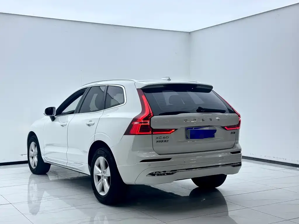 Volvo XC60 — фото 7