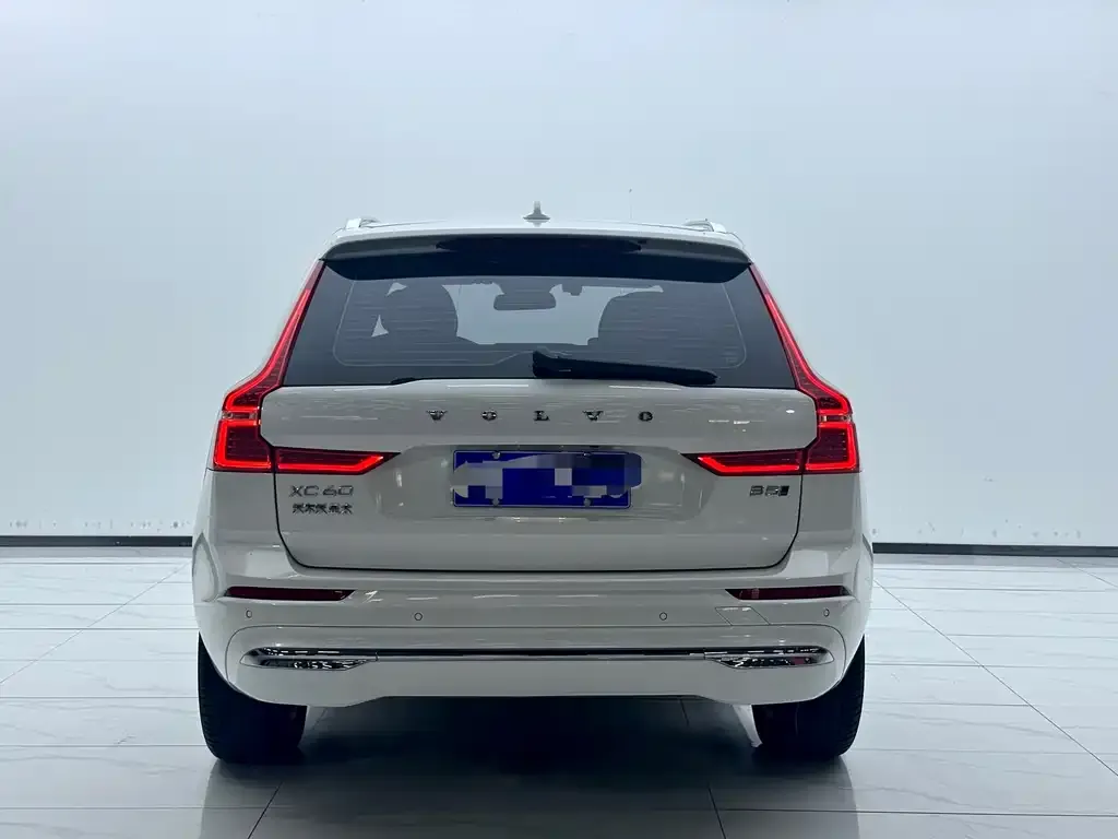 Volvo XC60 — фото 8