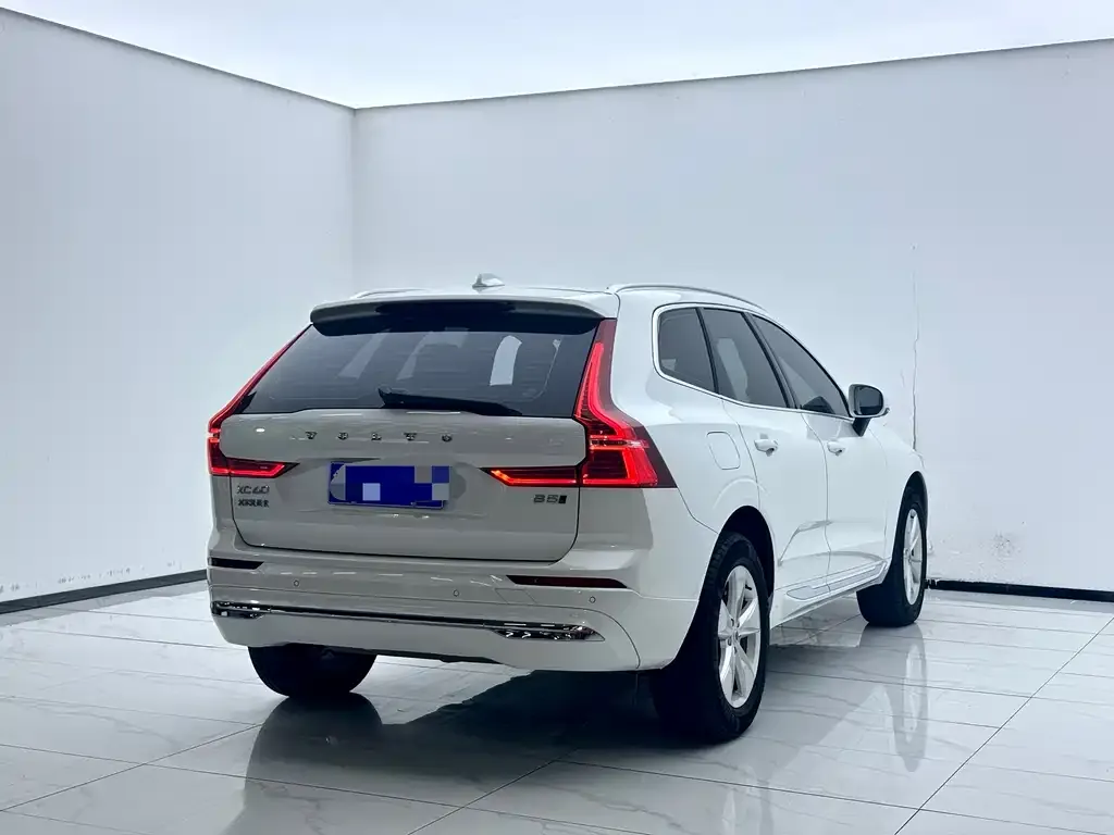 Volvo XC60 — фото 9