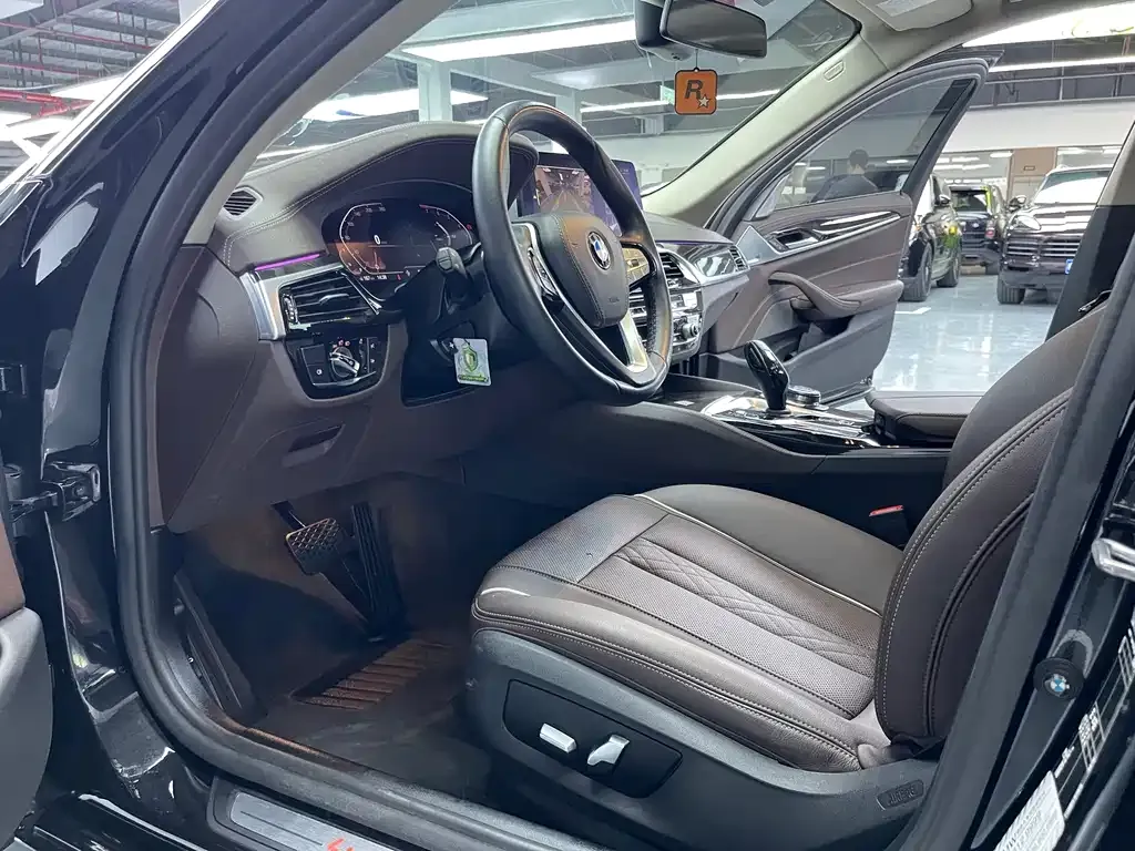 BMW 5 Series 2022 из CN, фото 4