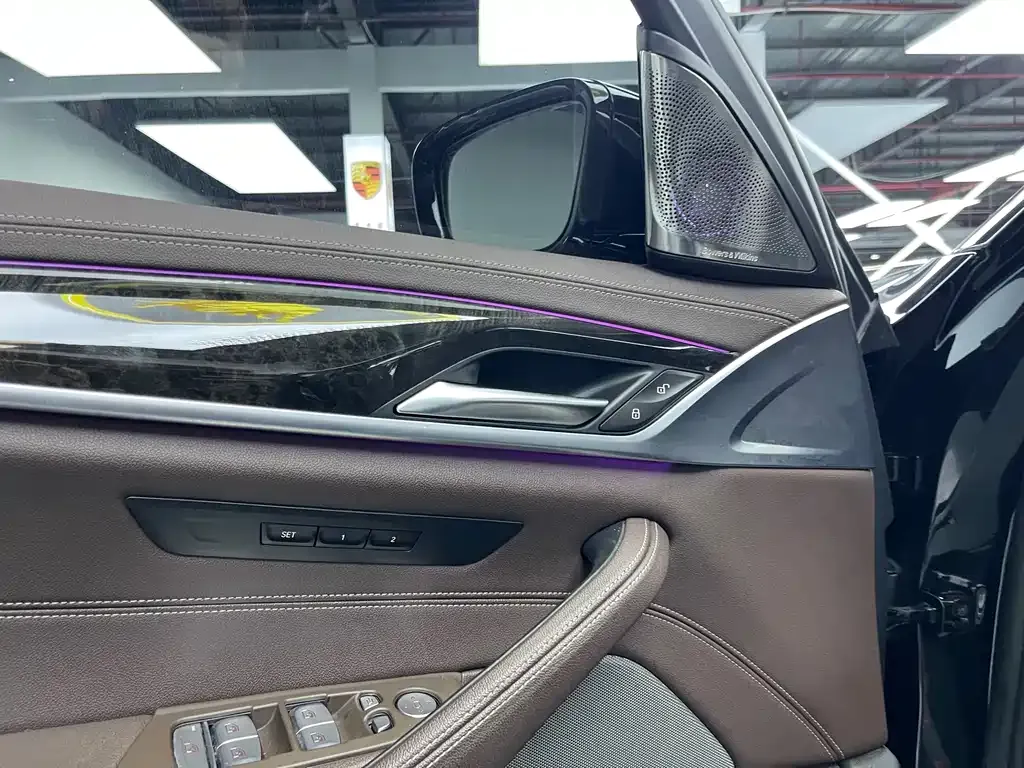 BMW 5 Series 2022 из CN, фото 6