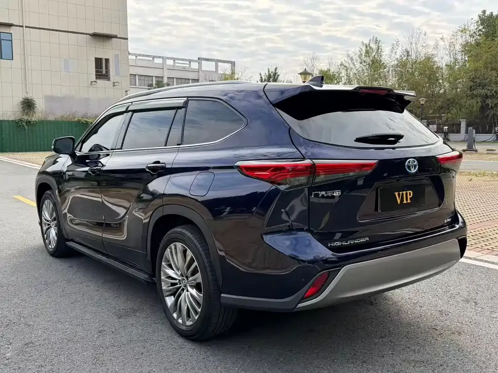 Toyota Highlander — фото 10